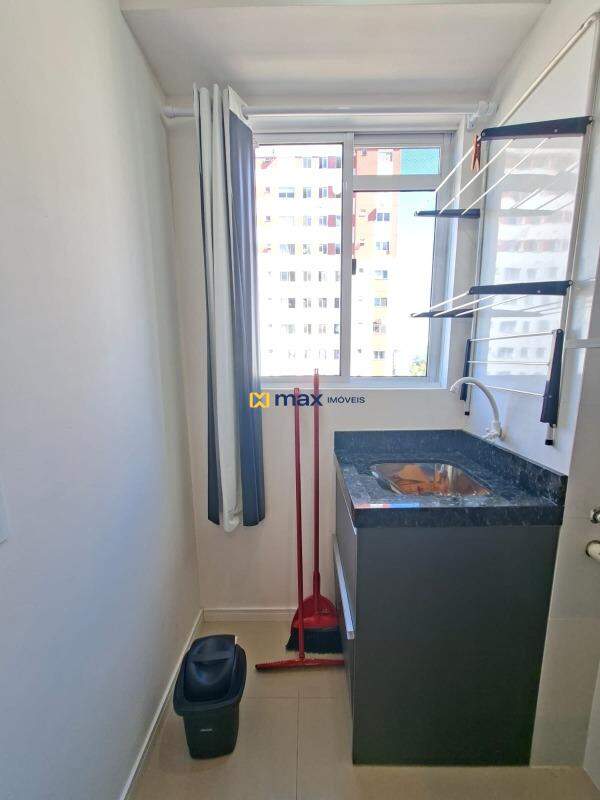 Apartamento para aluguel no Ressacada: área de serviço