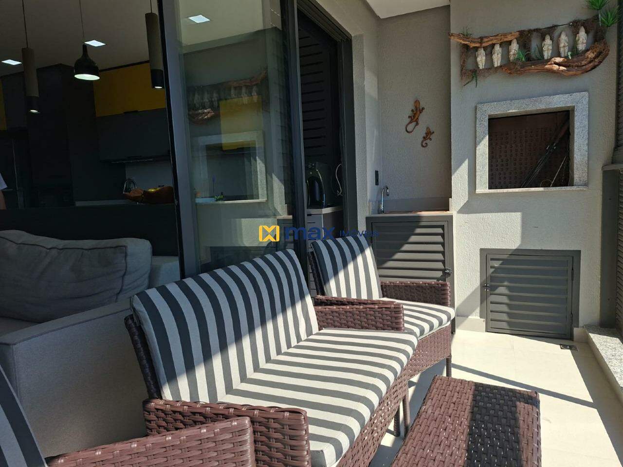 Apartamento para aluguel no Praia Brava: sacada com churrasqueira