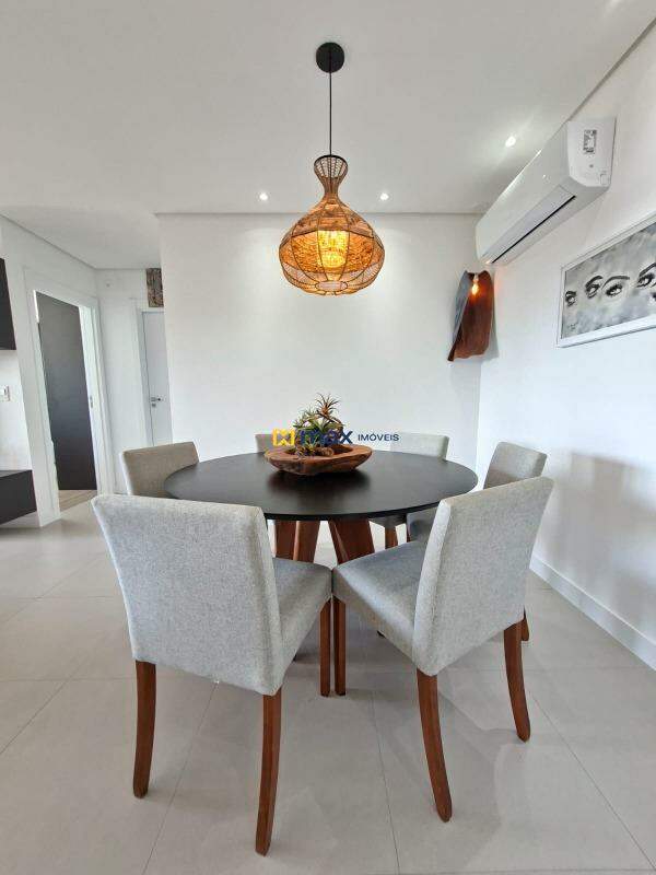 Apartamento para aluguel no Praia Brava: sala de jantar