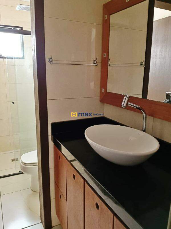 Casa à venda no Vila Real: Banheiro Social