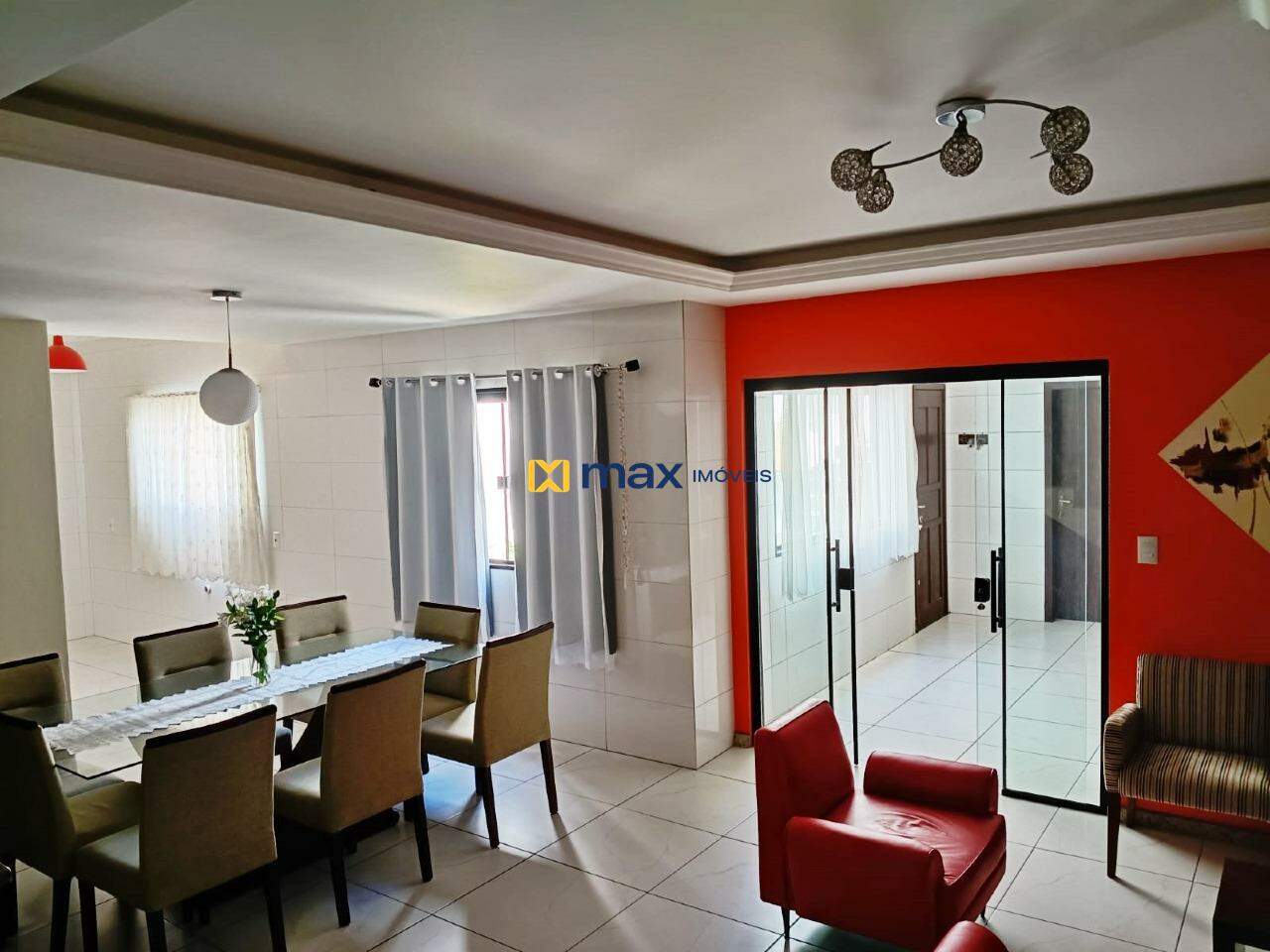 Casa à venda no Vila Real: Sala de Estar e Jantar