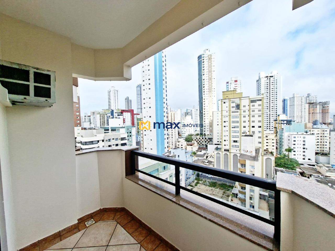 Apartamento para aluguel no Centro: Sacada Demi suíte 1