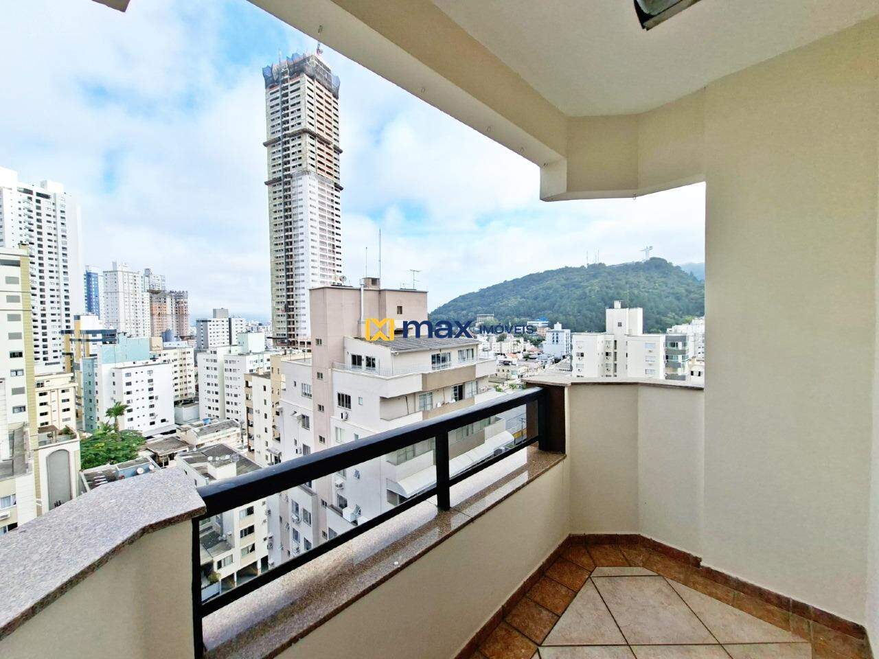 Apartamento para aluguel no Centro: Sacada Demi suíte 1
