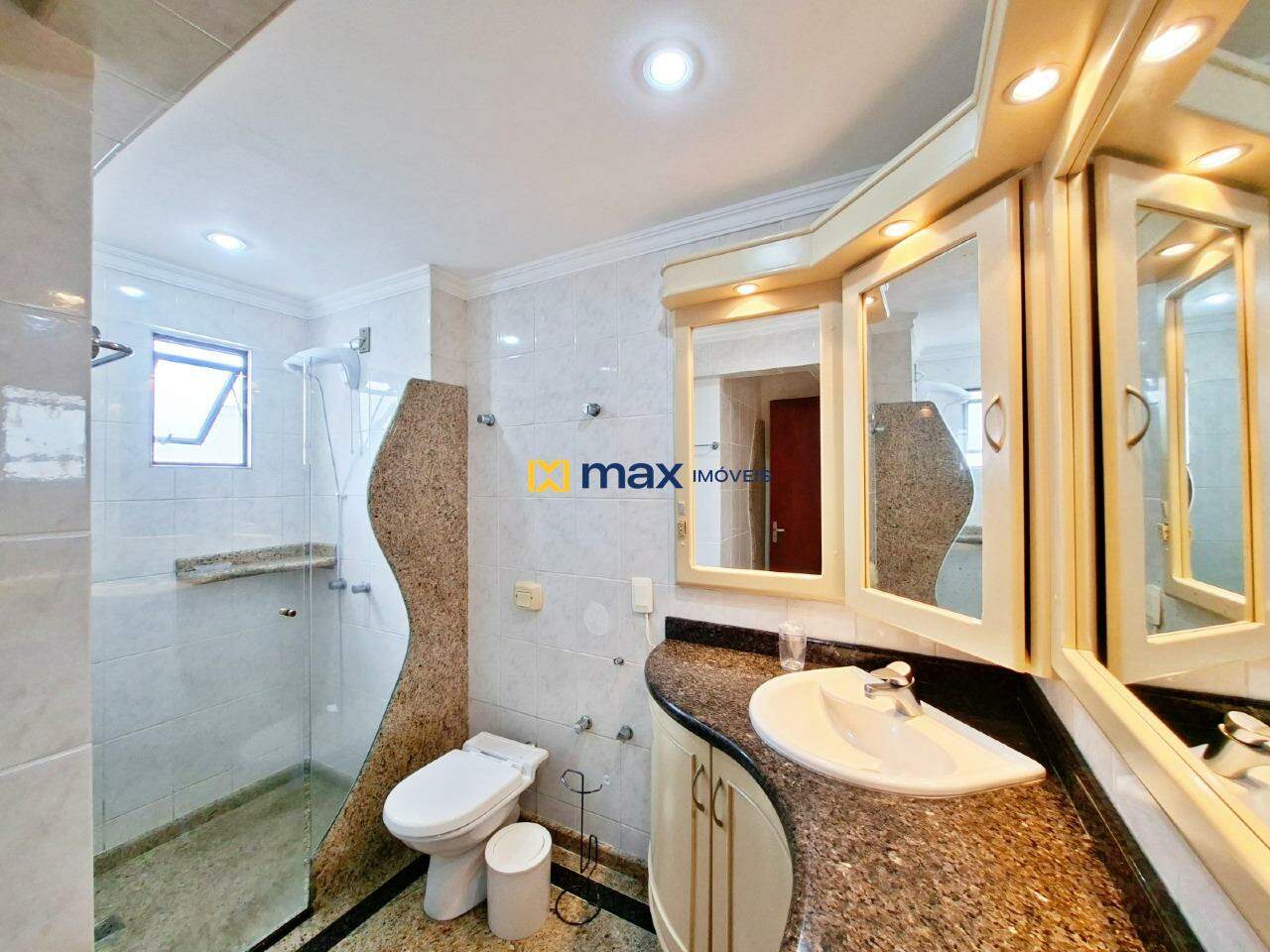 Apartamento para aluguel no Centro: Banheiro Demi suíte