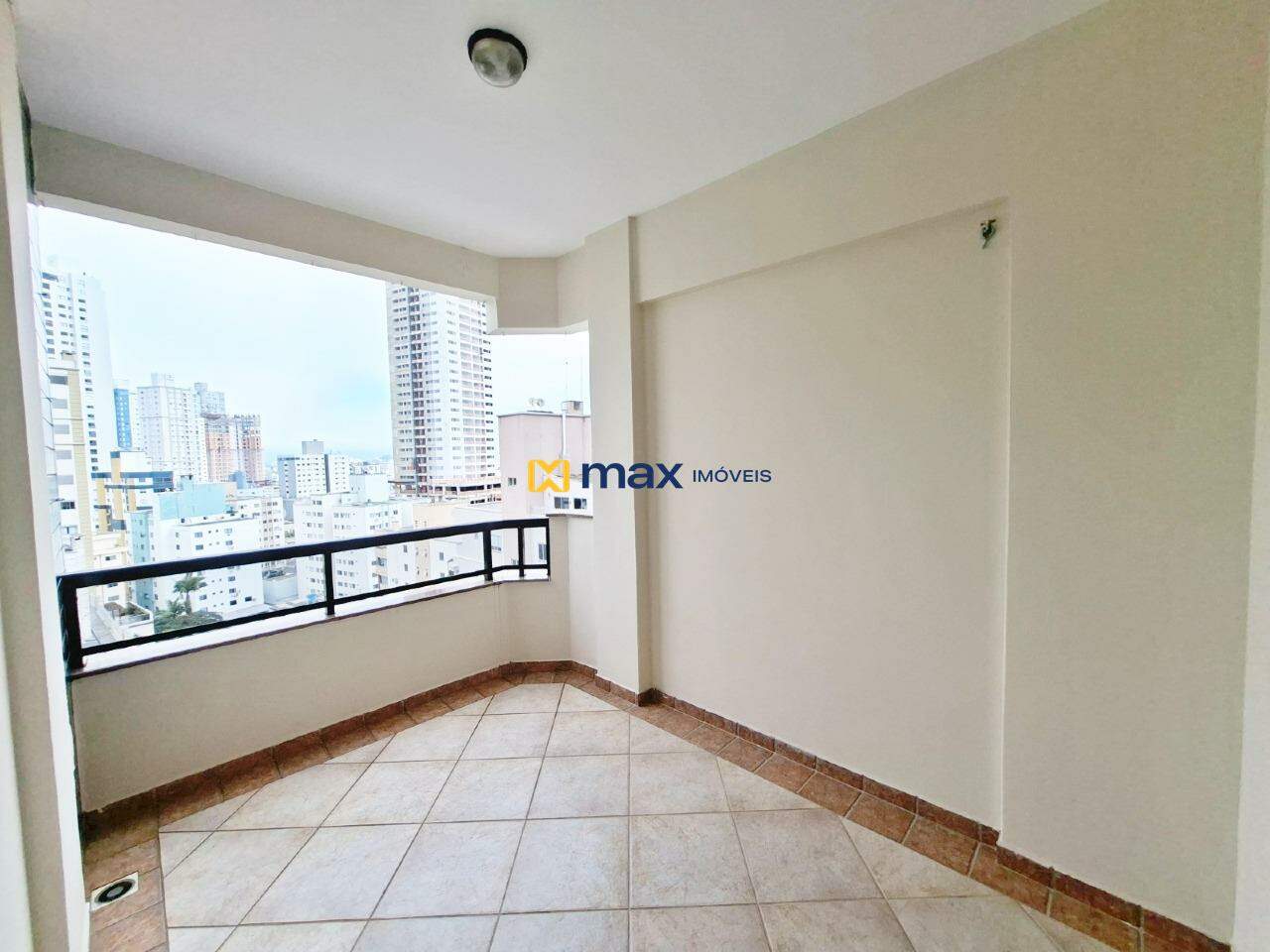 Apartamento para aluguel no Centro: Sacada