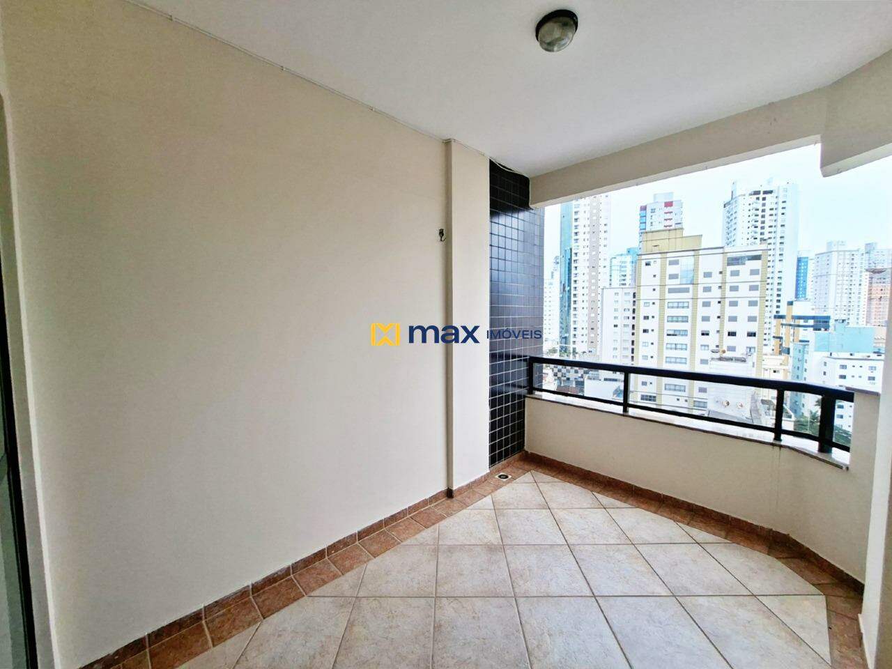 Apartamento para aluguel no Centro: Sacada