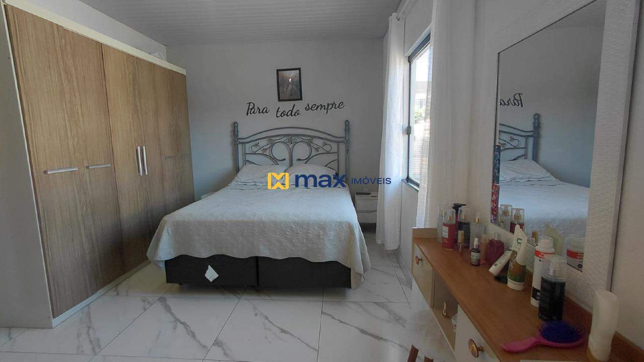 Casa à venda no Meia Praia: SUITE