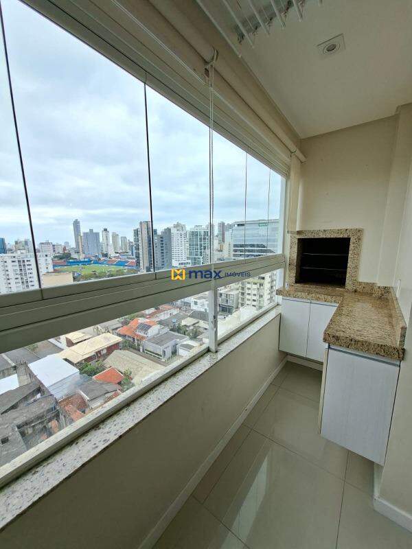 Apartamento para aluguel no Centro: Sacada com churrasqueira