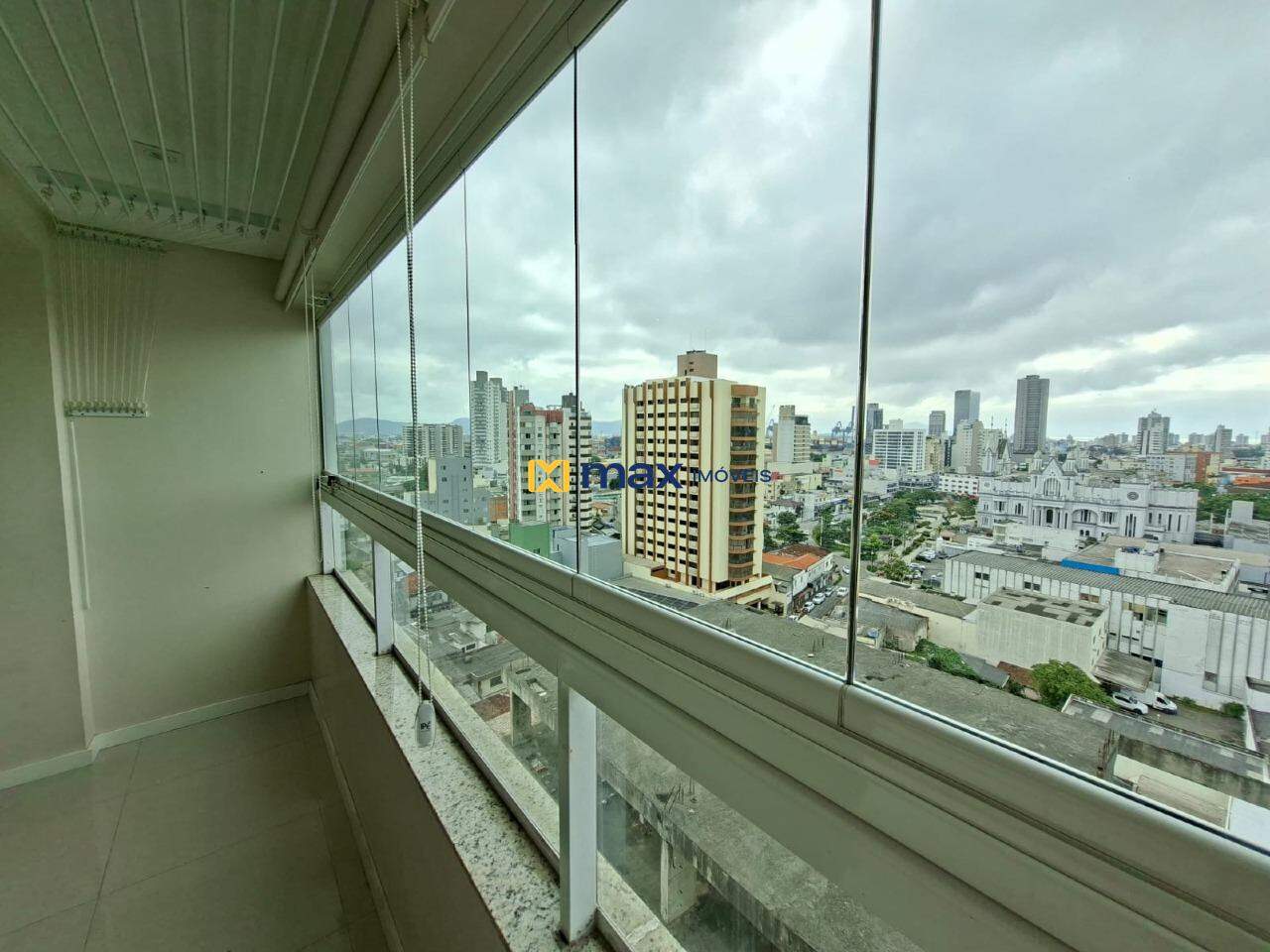 Apartamento para aluguel no Centro: Sacada com churrasqueira