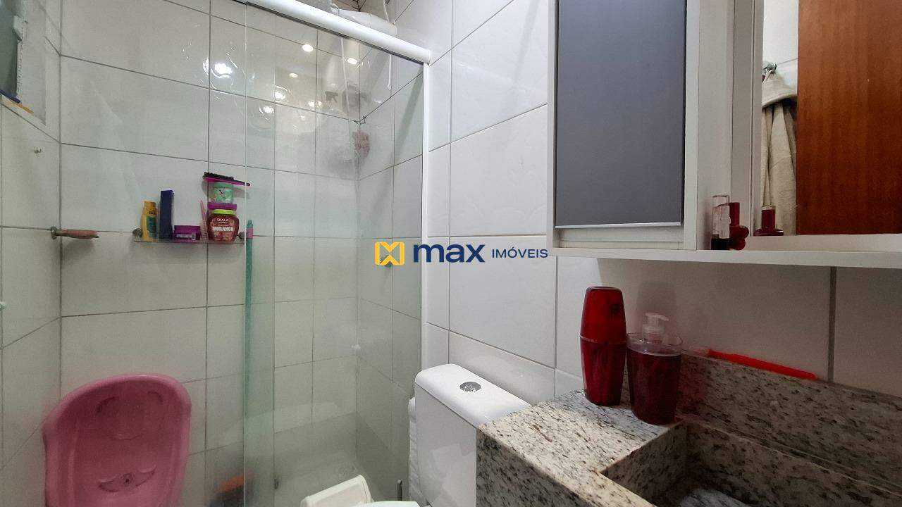 Apartamento à venda no Espinheiros: Banheiro social