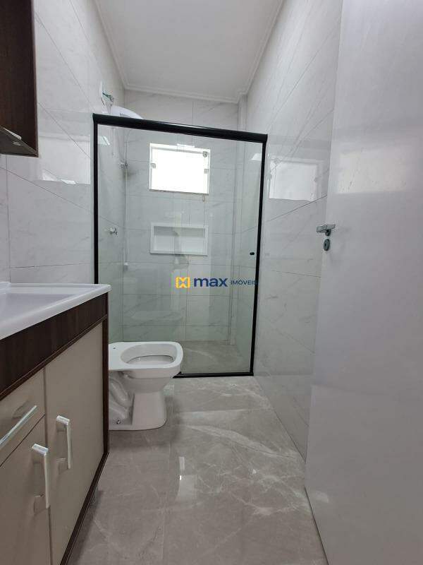 Apartamento para aluguel no Gravatá: Banheiro social