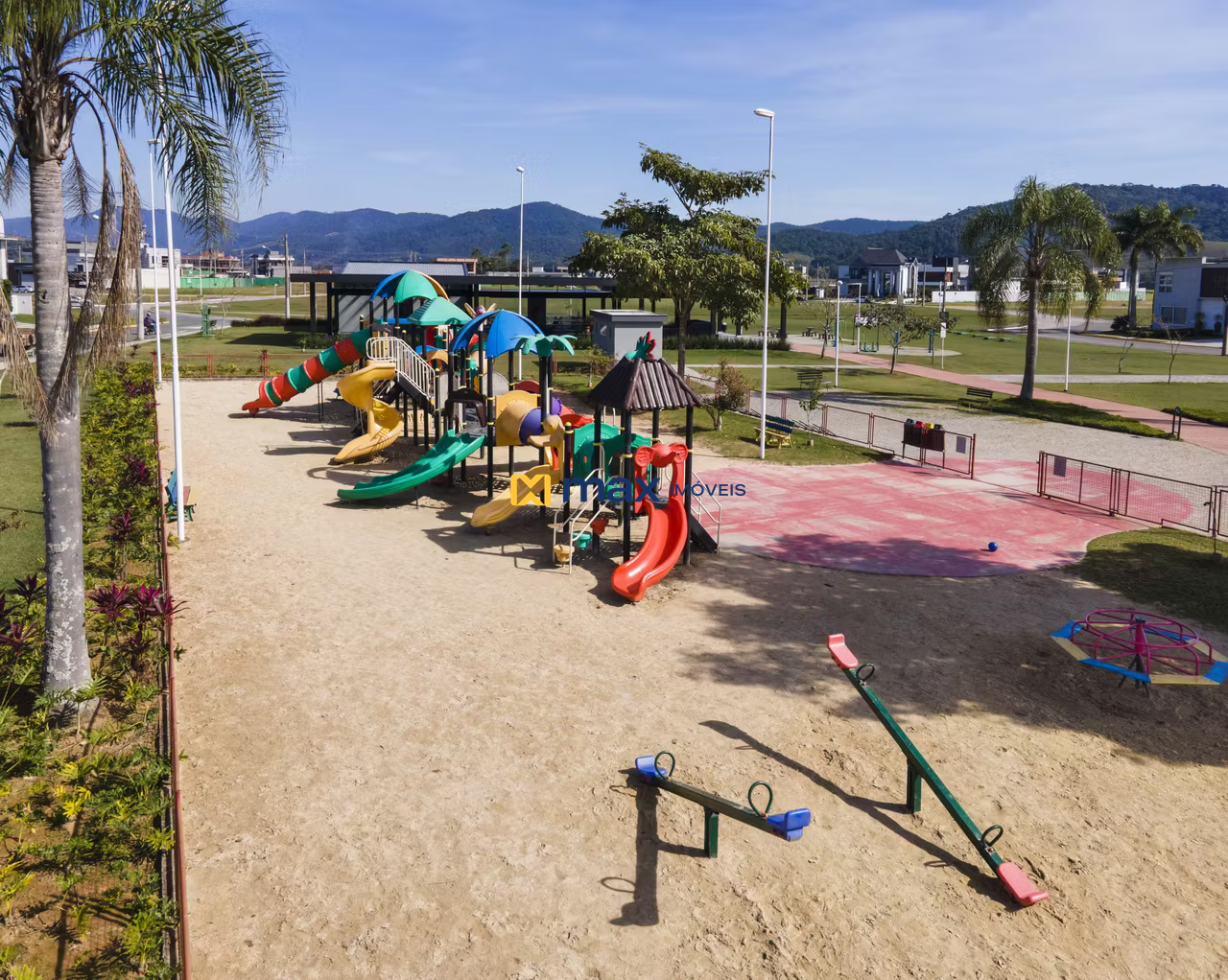 Terreno em condomínio à venda no Santa Regina: Playground