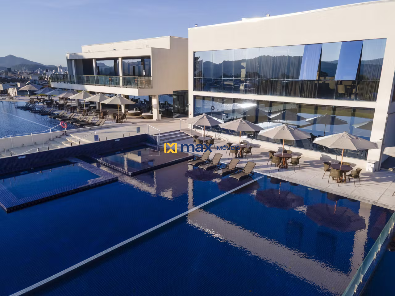 Terreno em condomínio à venda no Santa Regina: Piscina