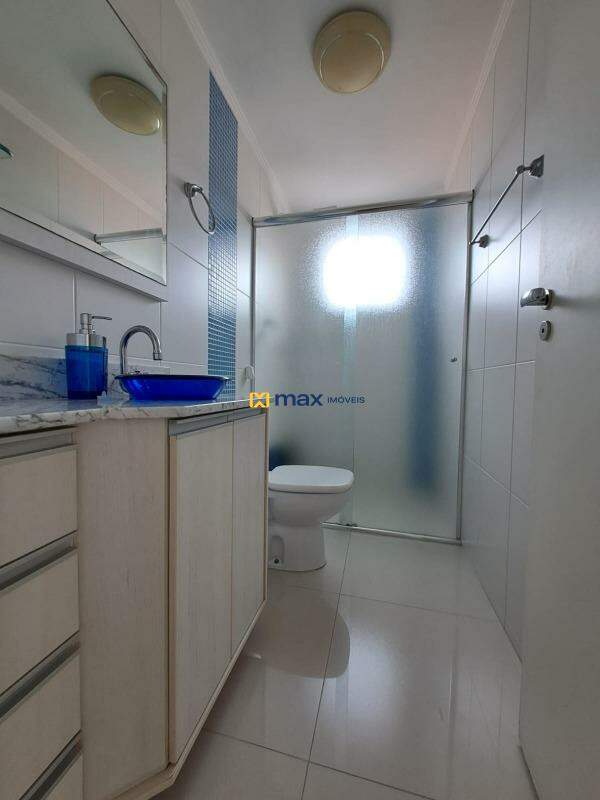 Apartamento para aluguel no Gravatá: Banheiro social