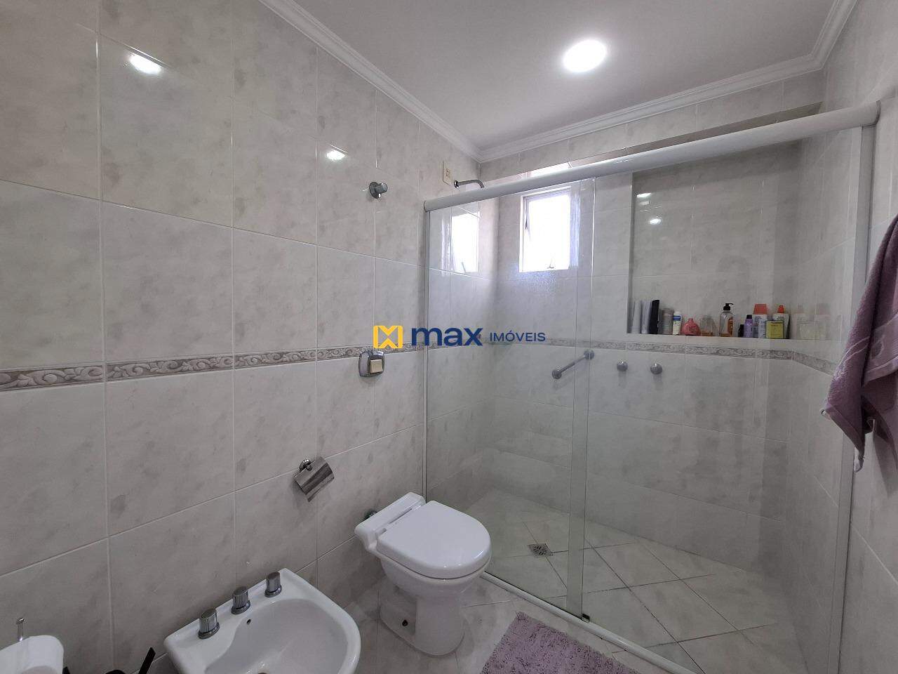 Apartamento à venda no Centro: banheiro suíte