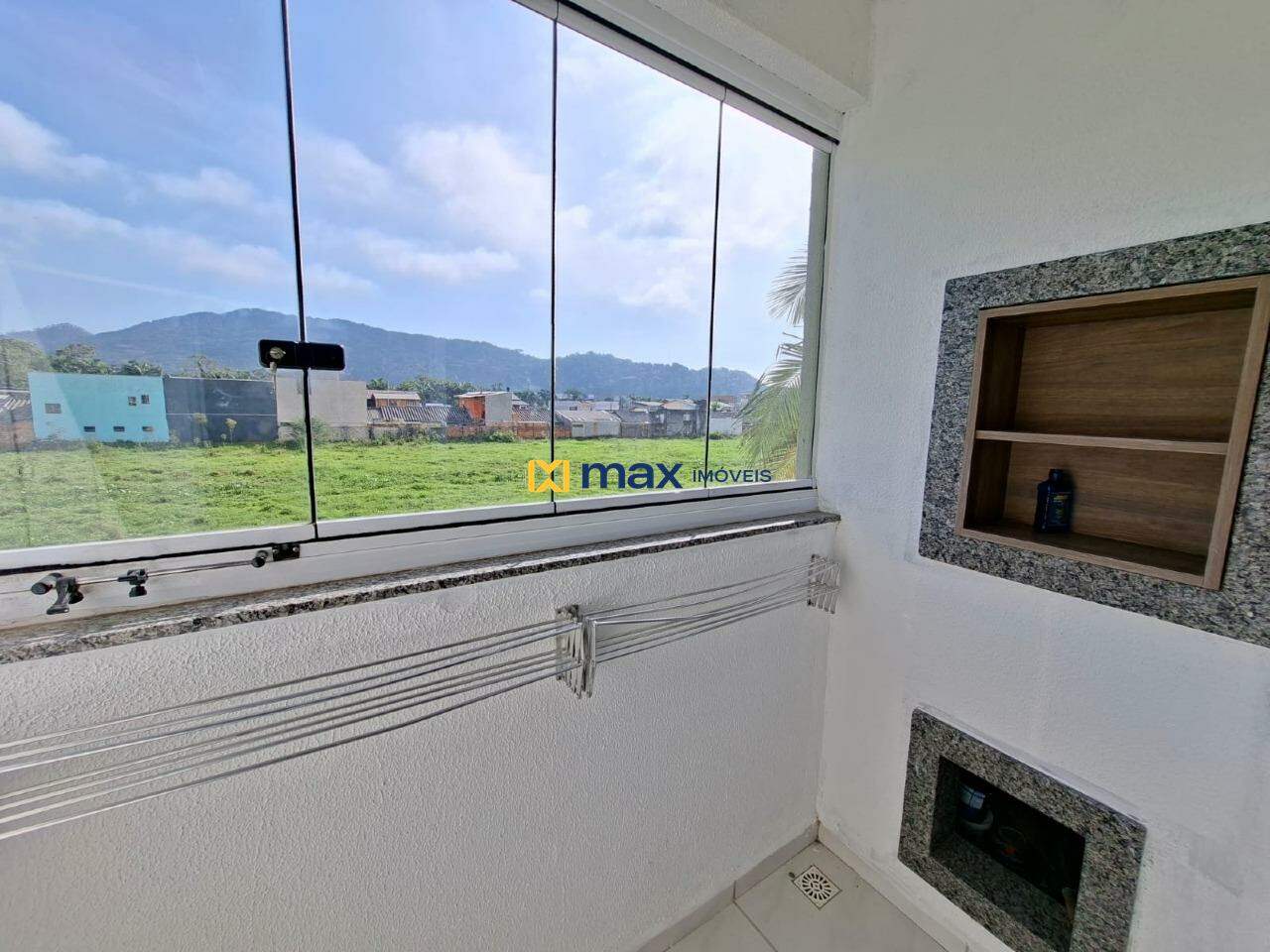 Apartamento para aluguel no Espinheiros: Sacada com churrasqueira
