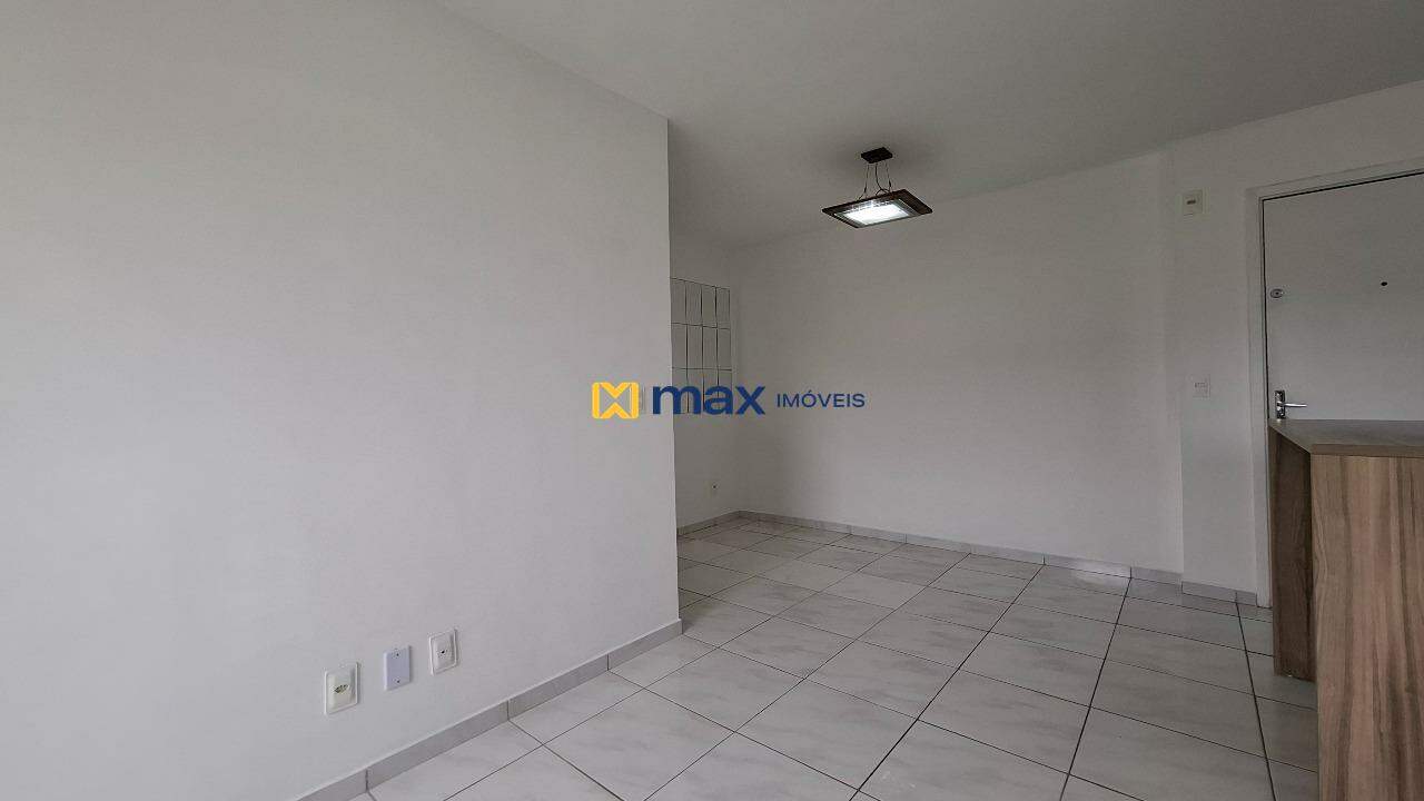 Apartamento à venda no Espinheiros: Living integrado