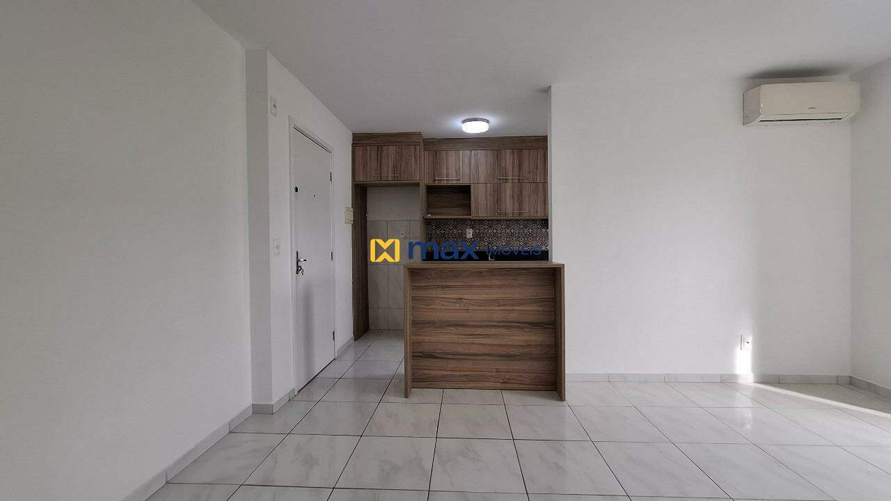 Apartamento à venda no Espinheiros: Living integrado