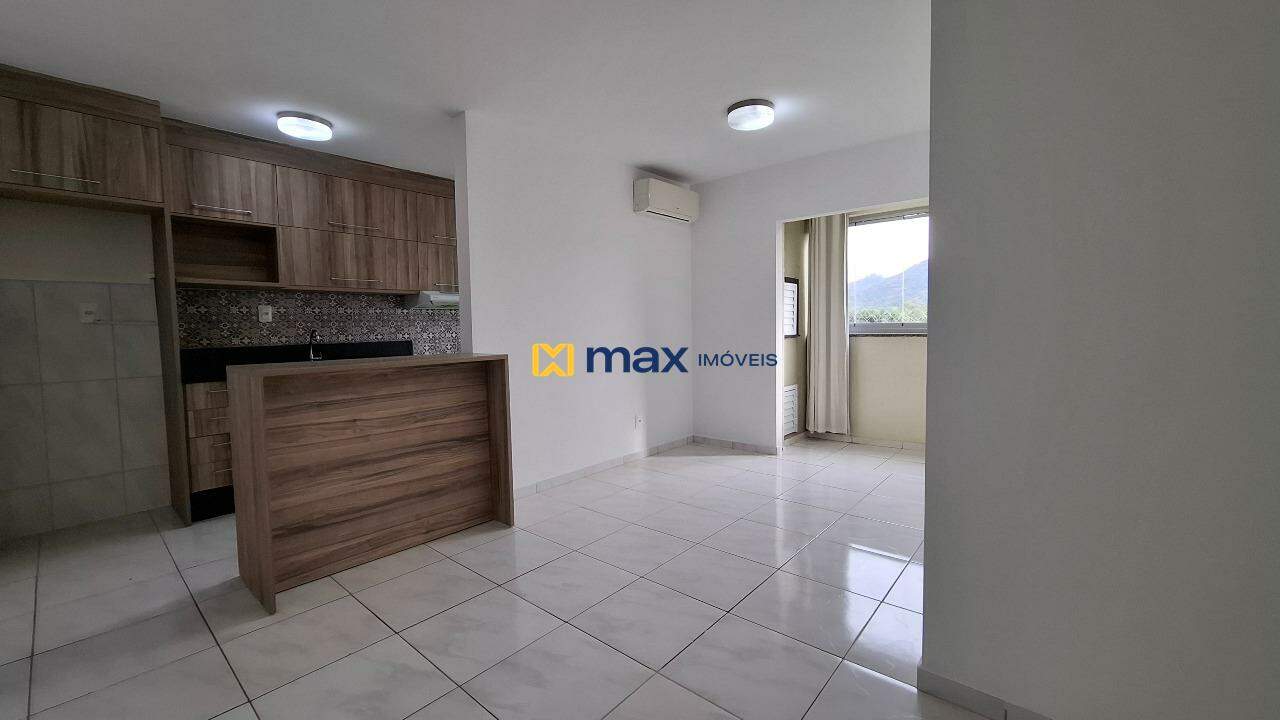 Apartamento à venda no Espinheiros: Living integrado