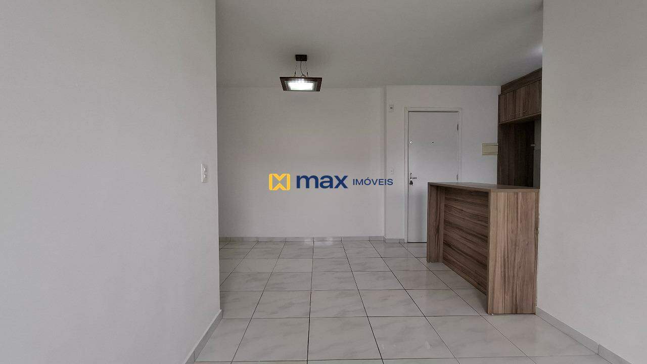Apartamento à venda no Espinheiros: Living integrado