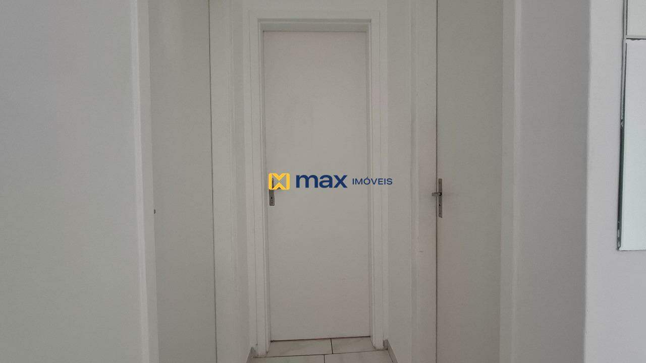 Apartamento à venda no Espinheiros: Corredor