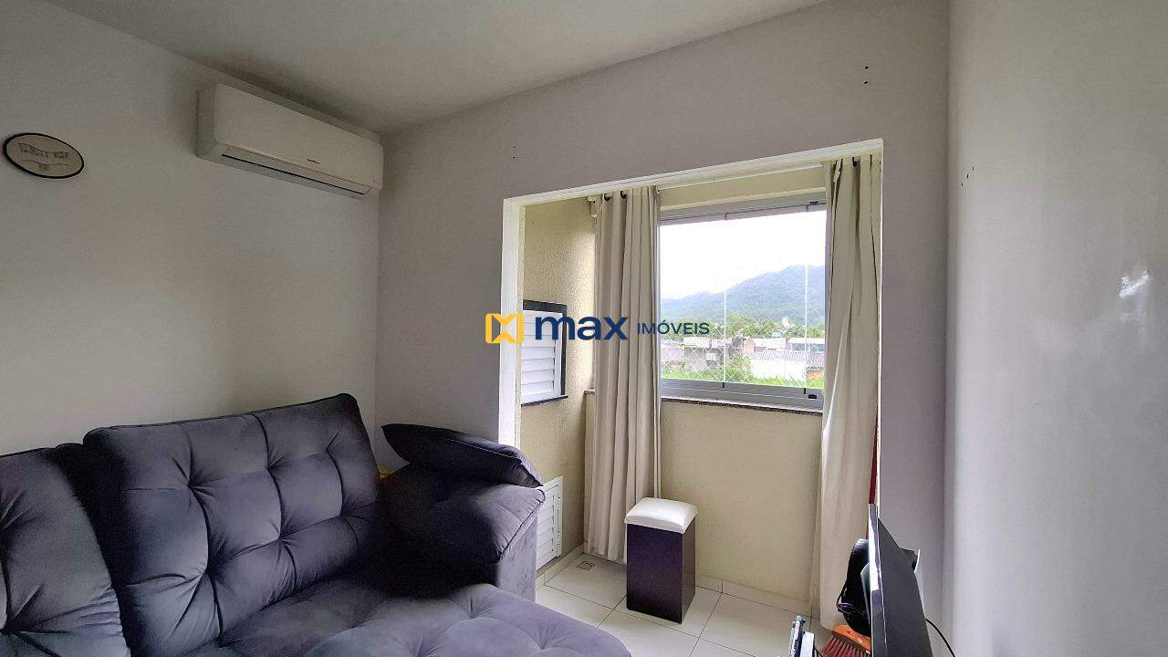 Apartamento à venda no Espinheiros: Sacada com churrasqueira