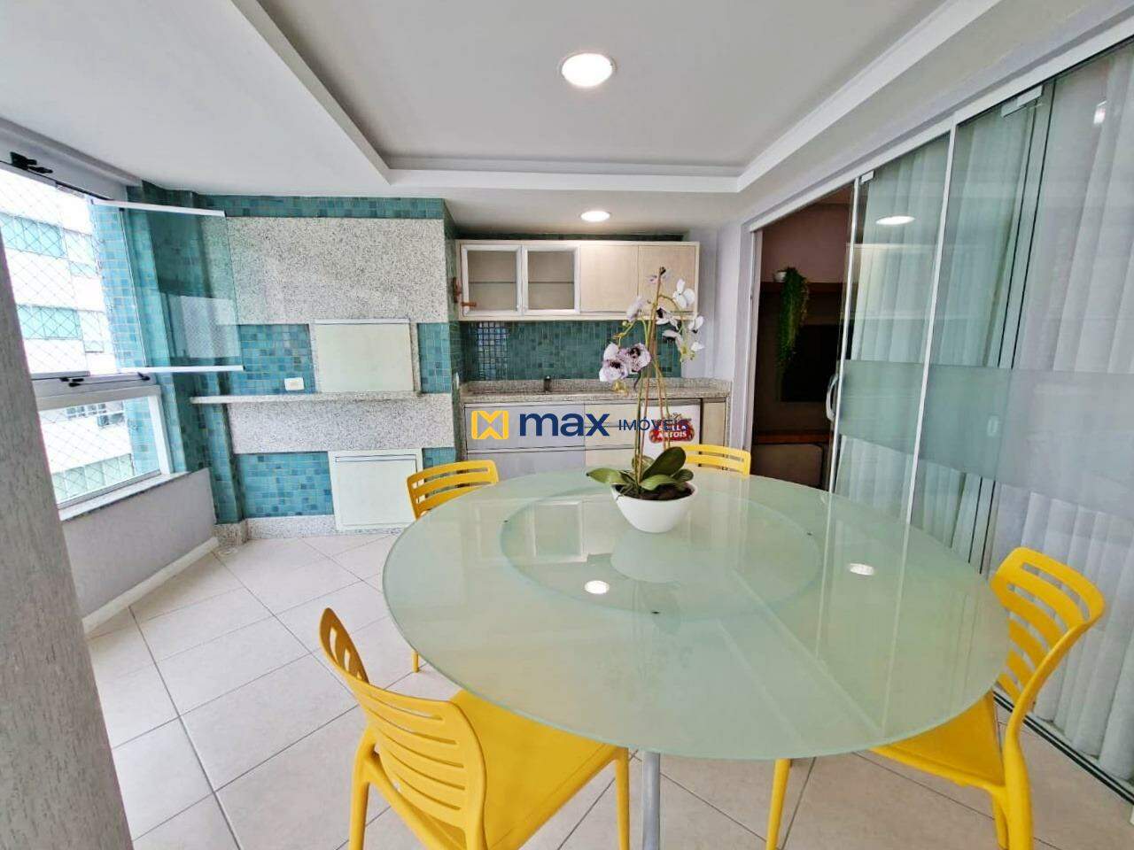 Apartamento para aluguel no Centro: Sacada Com Churrasqueira