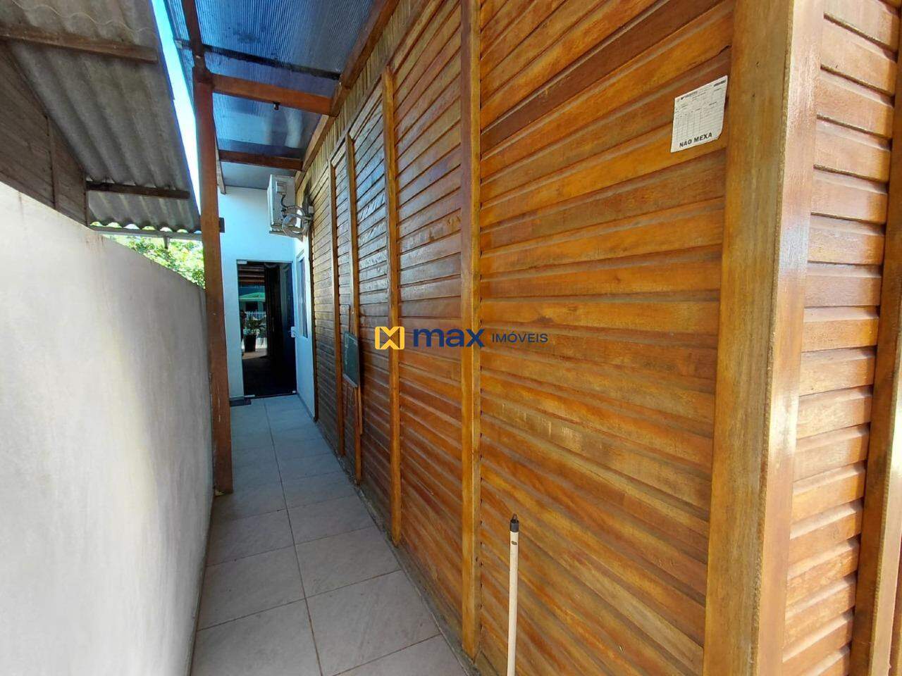 Casa para aluguel no Meia Praia: