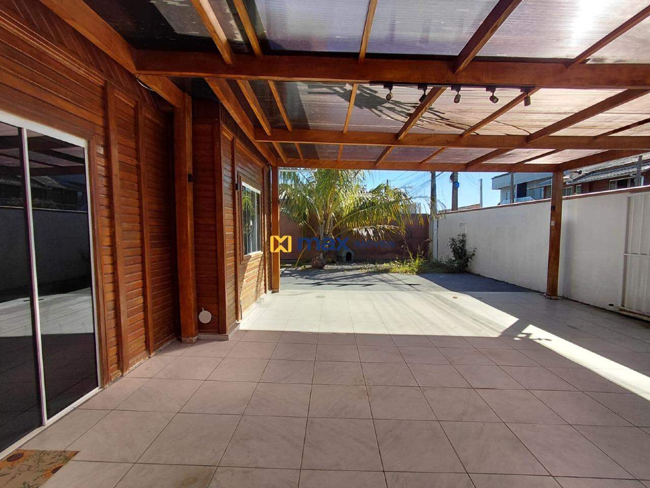 Casa para aluguel no Meia Praia: