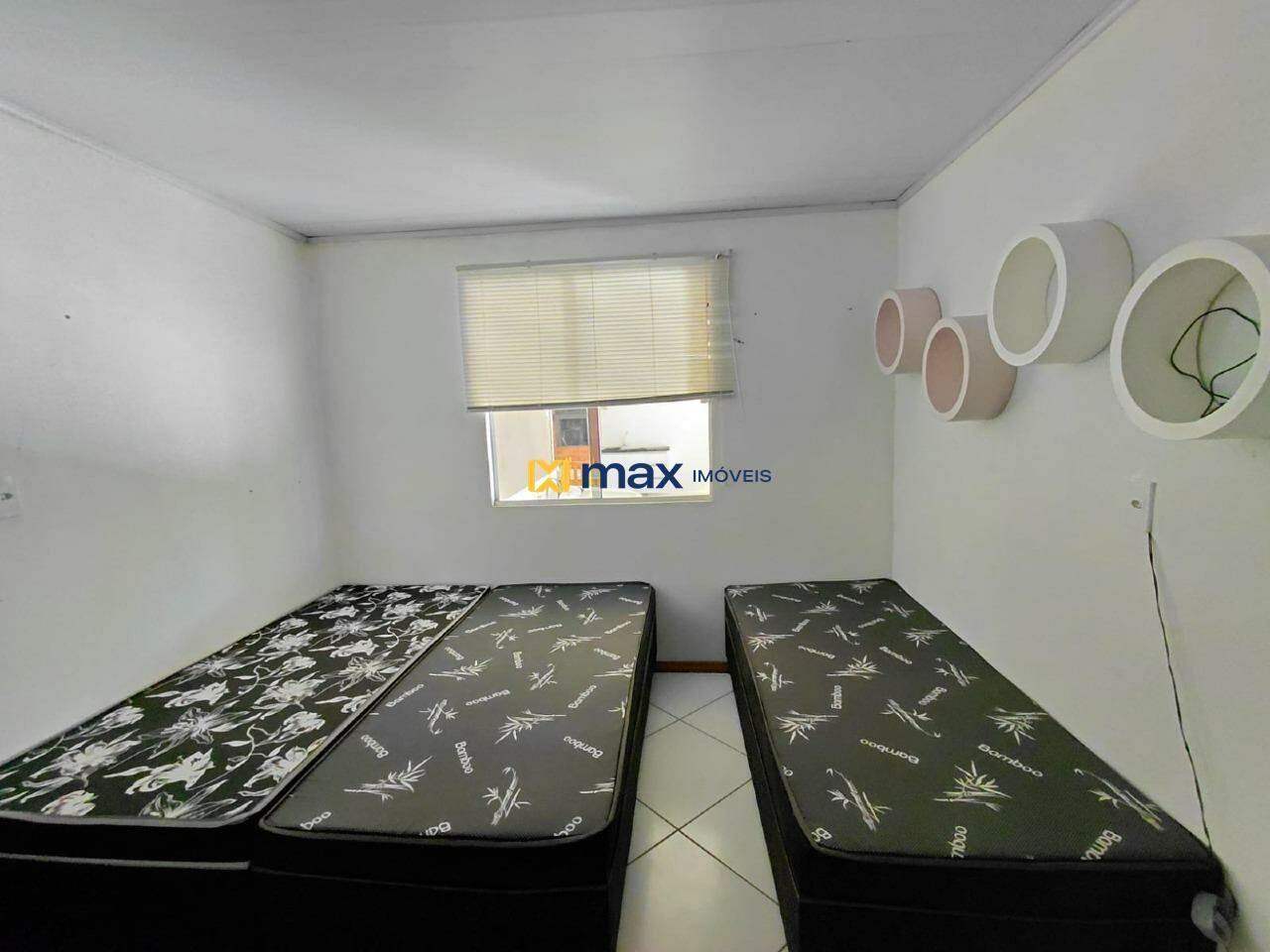 Casa para aluguel no Meia Praia: