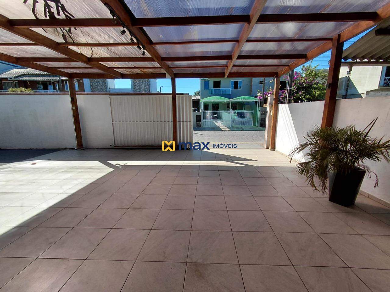 Casa para aluguel no Meia Praia: