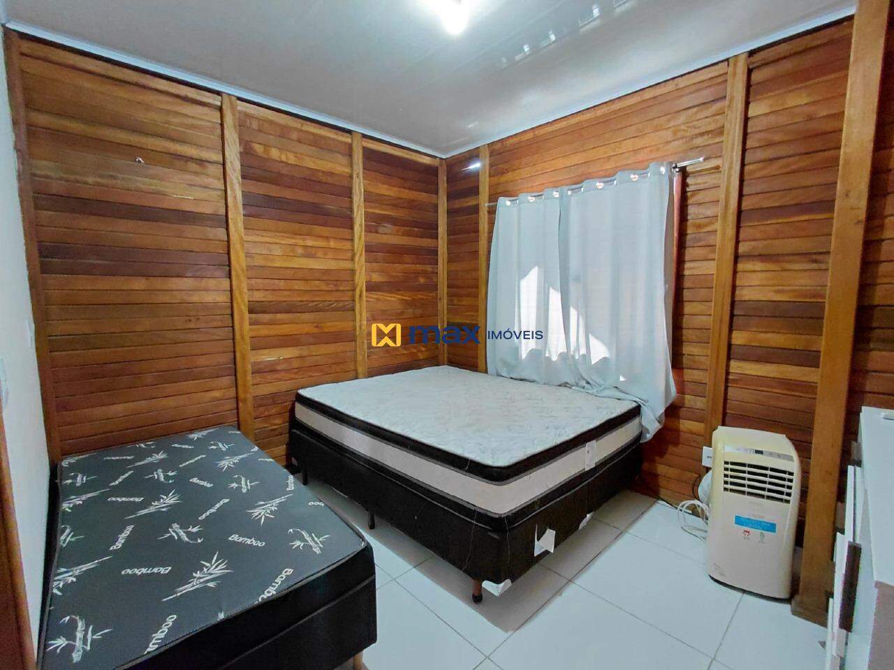 Casa para aluguel no Meia Praia:
