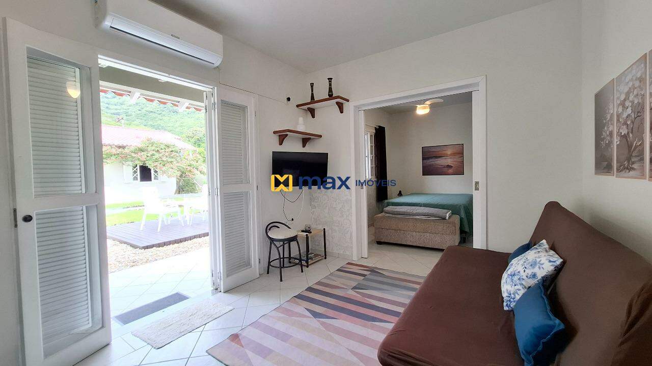 Casa à venda no Ressacada: Sala de estar - Edícula