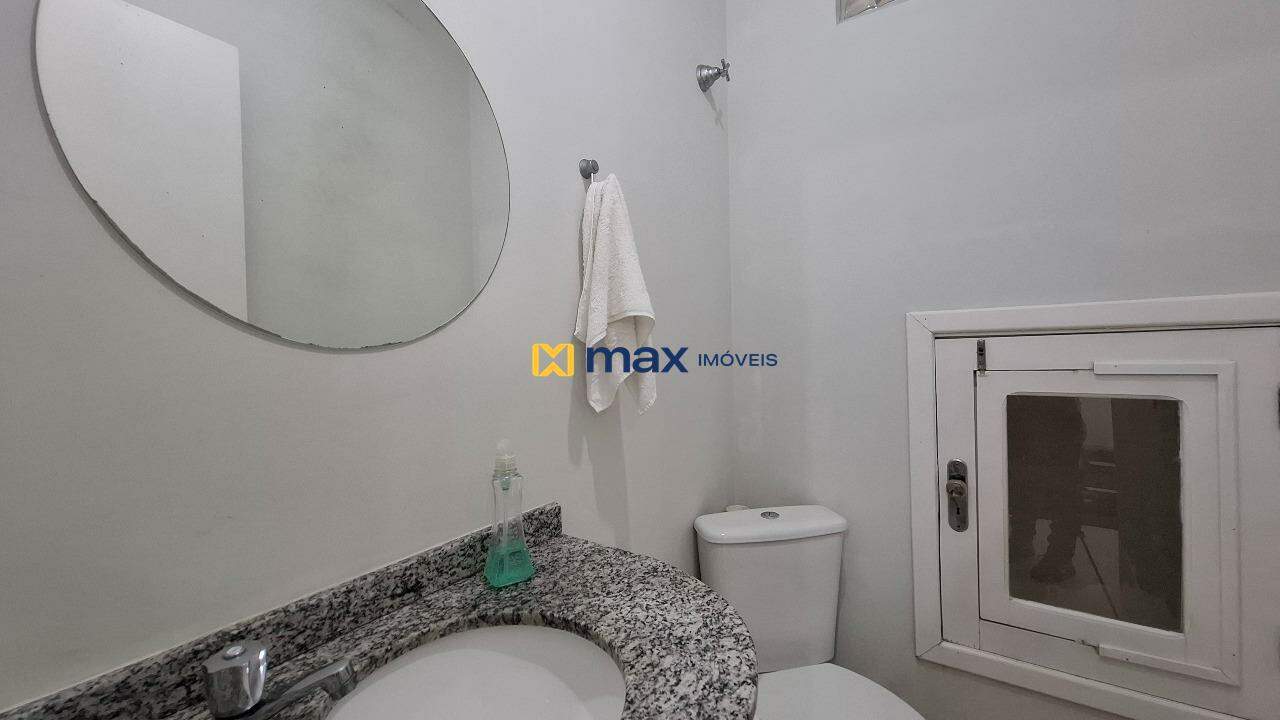 Casa à venda no Ressacada: Lavabo - Edícula