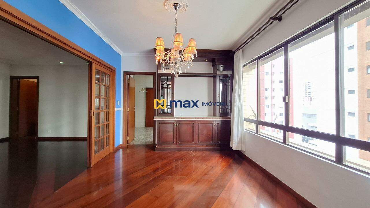 Apartamento à venda no Centro: Sala de estar