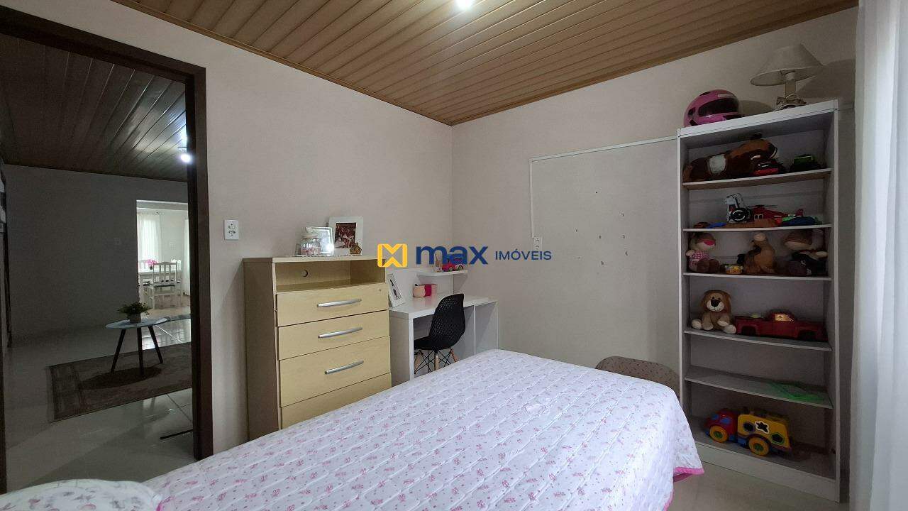 Casa à venda no Espinheiros: Dormitório 3