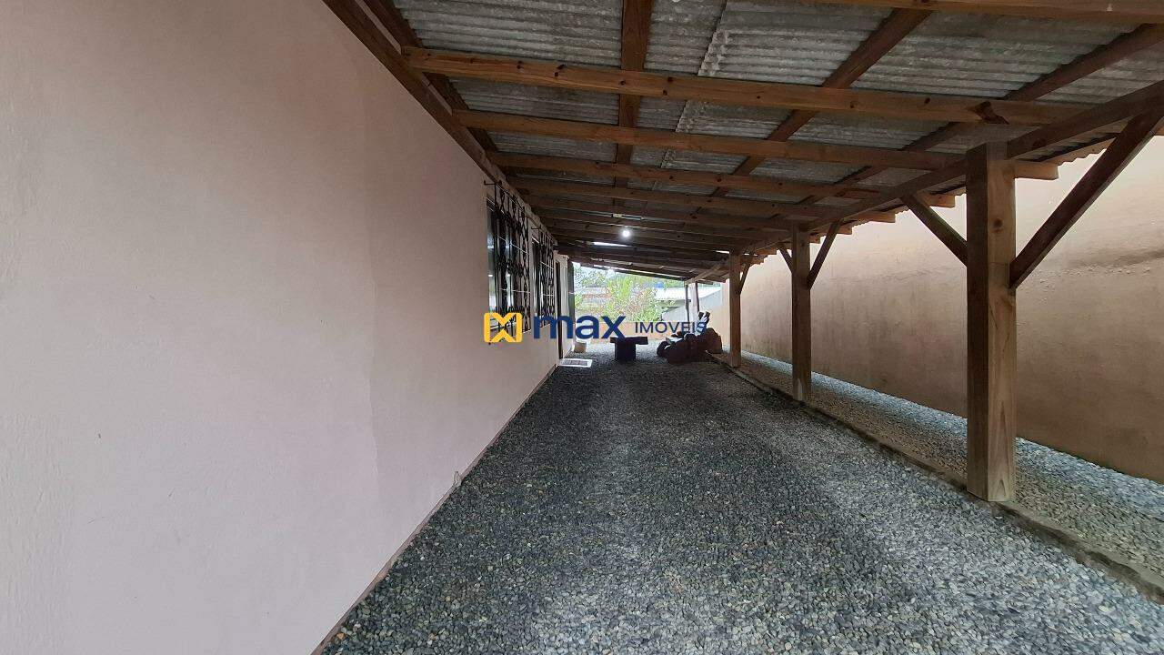 Casa à venda no Espinheiros: Garagem