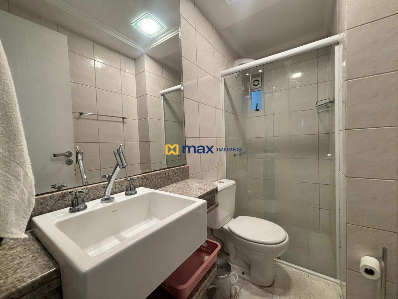 Apartamento para aluguel no Centro: banheiro social