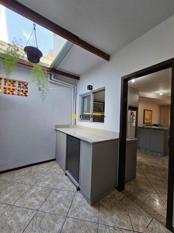 Casa à venda no Centro: Área de serviço