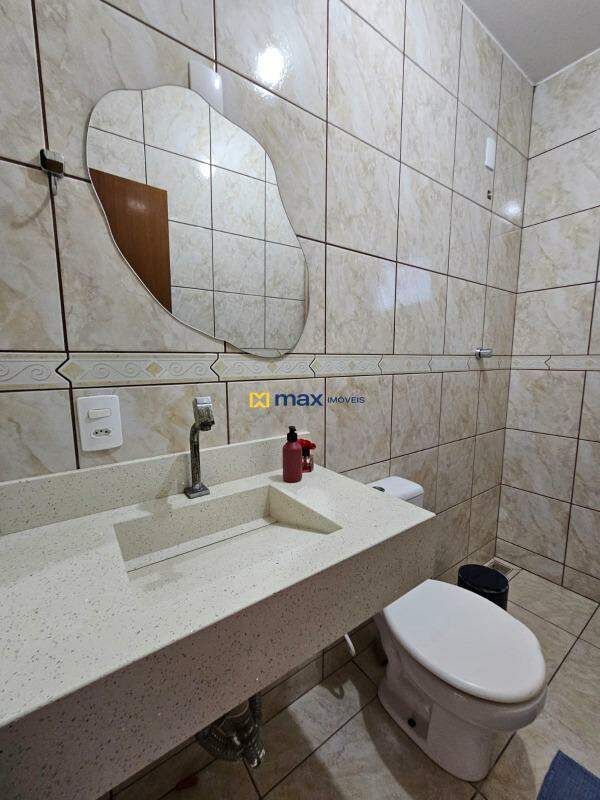 Casa à venda no Centro: Lavabo