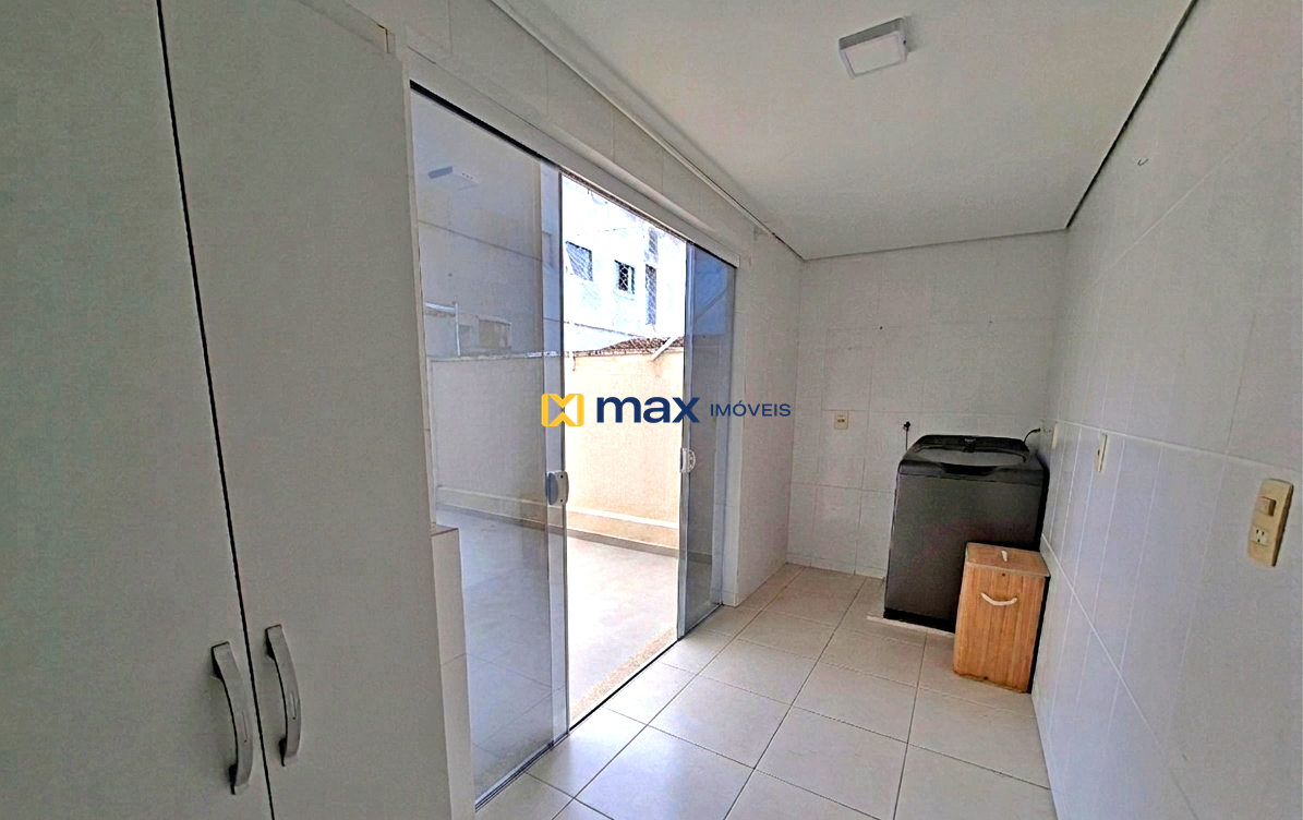 Apartamento à venda no Nações: área de serviço