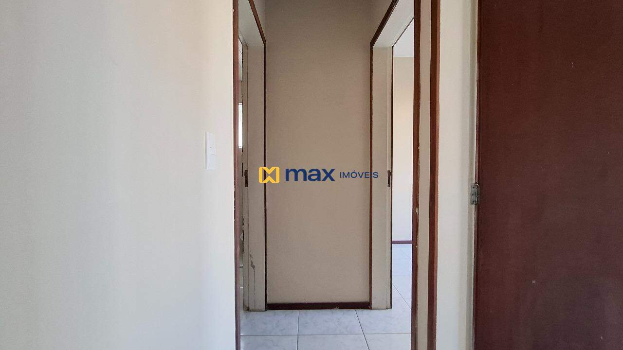 Apartamento para aluguel no Itaipava: Corredor