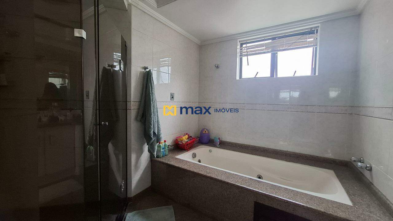 Apartamento à venda no Centro: Banheiro suíte