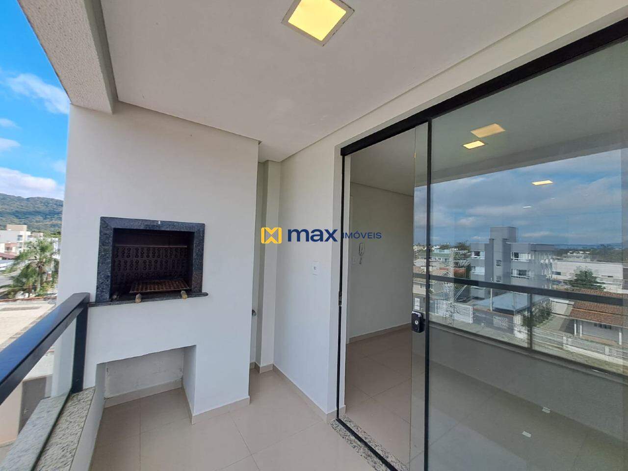 Apartamento para aluguel no Gravatá: Sacada com churrasqueira