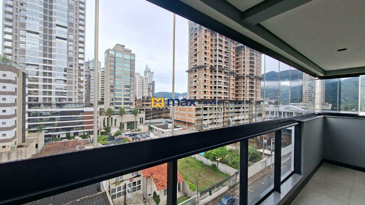 Apartamento para aluguel no Fazenda: Sacada com churrasqueira