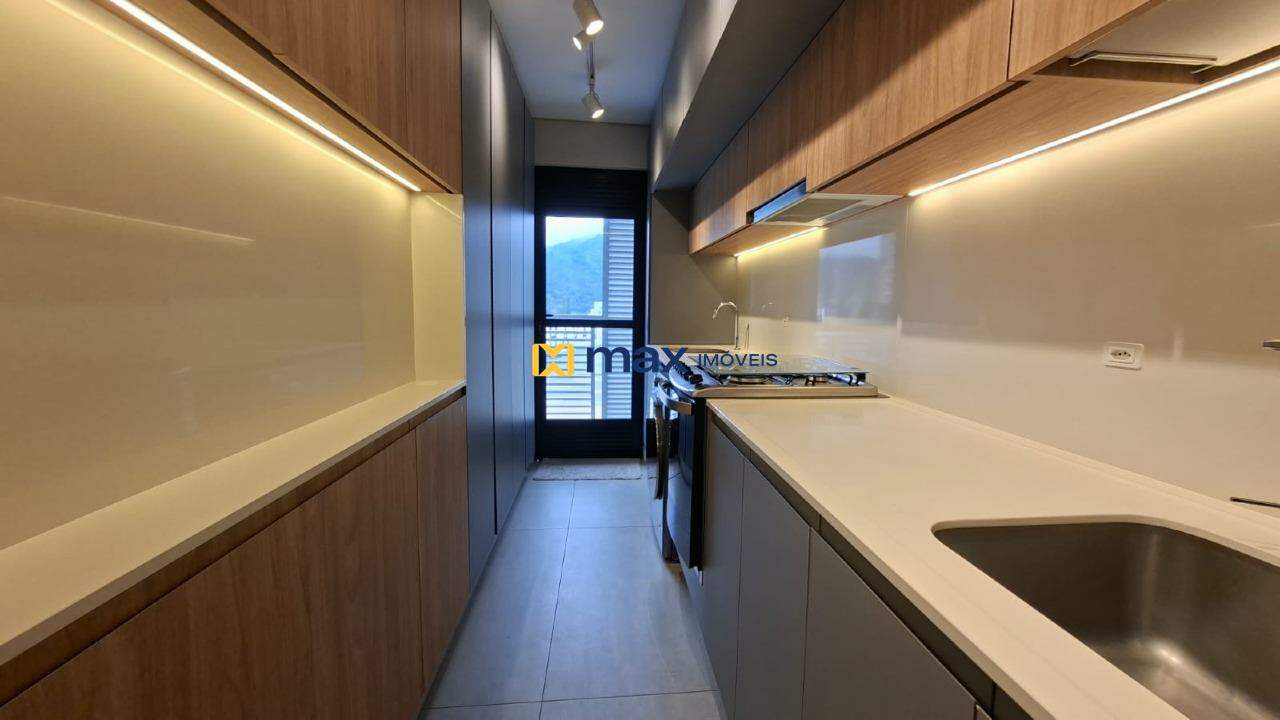 Apartamento para aluguel no Fazenda: cozinha