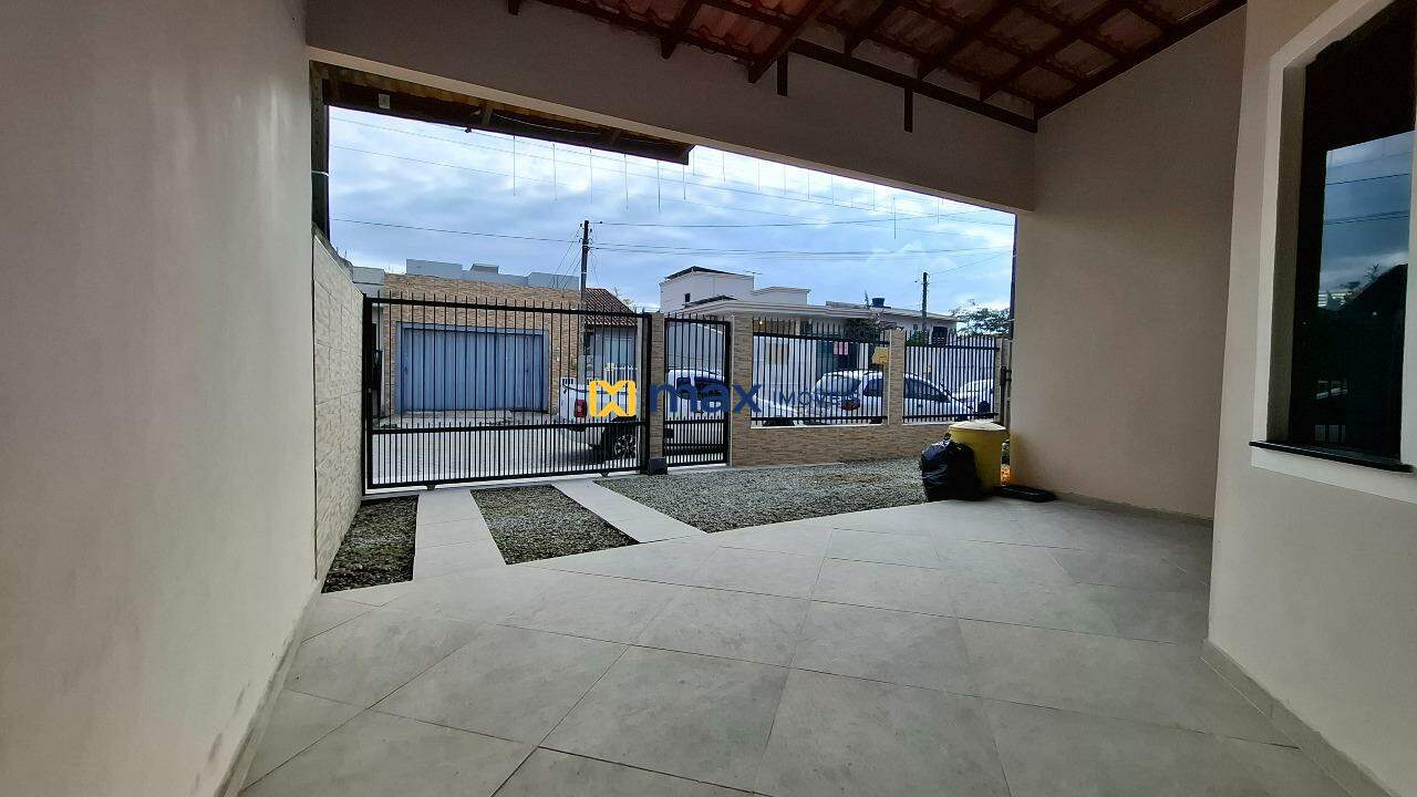Casa à venda no Santa Regina: Garagem