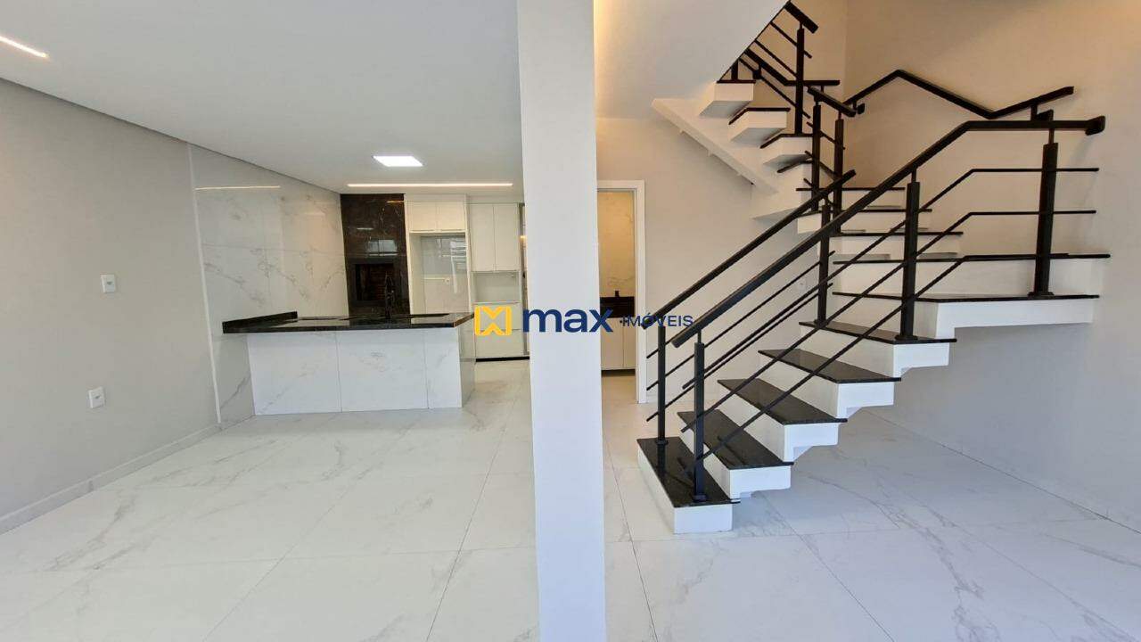 Casa para aluguel no São João: Sala de estar/jantar e cozinha