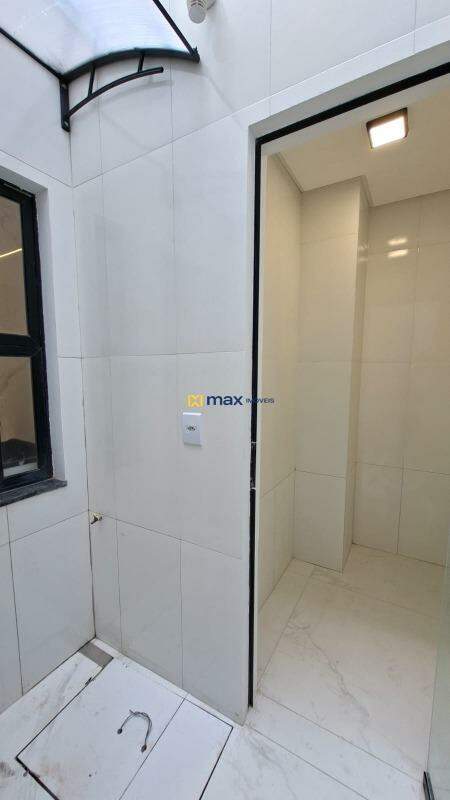 Casa para aluguel no São João: Área de serviço descoberta e despensa