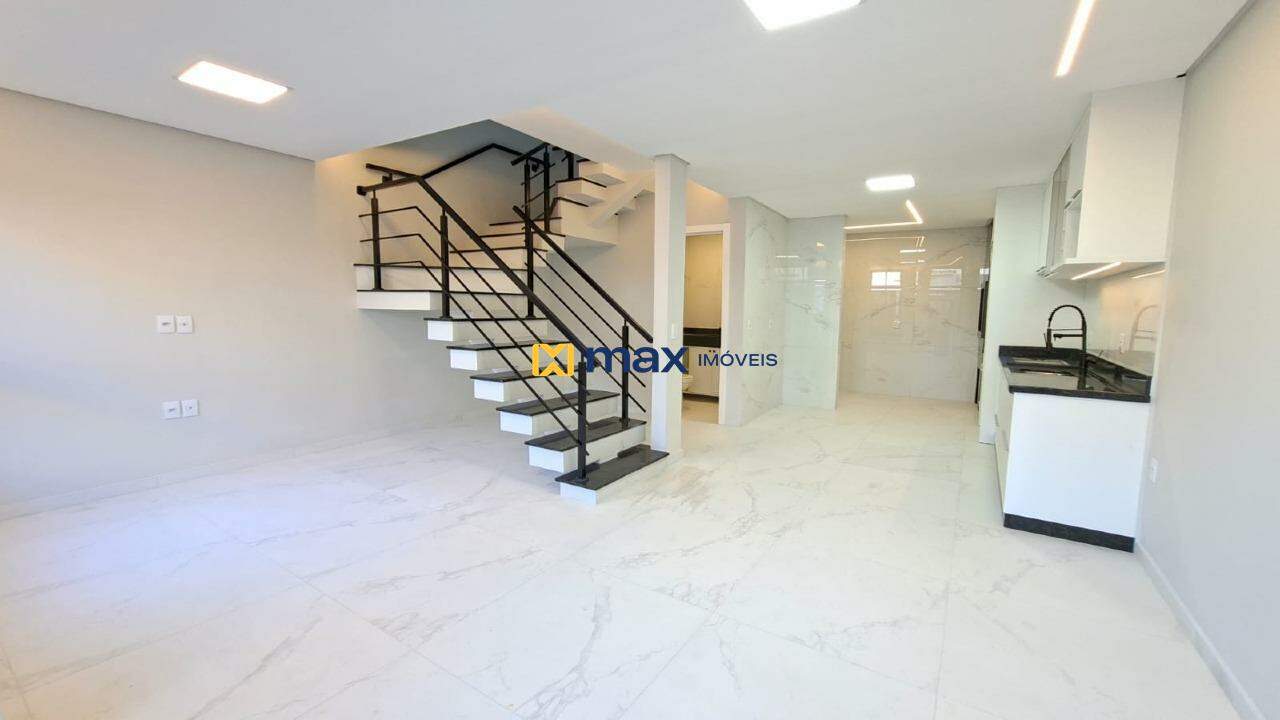 Casa para aluguel no São João: Sala de estar/jantar e cozinha